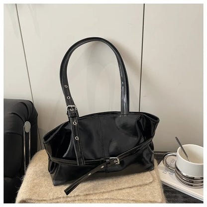 Numa Glossy Patent Tote