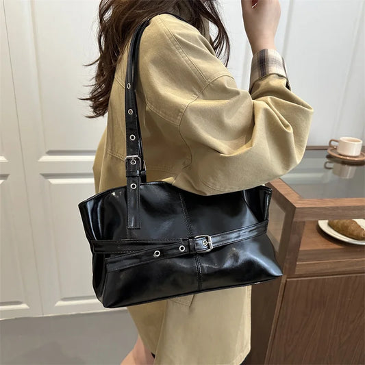 Numa Glossy Patent Tote