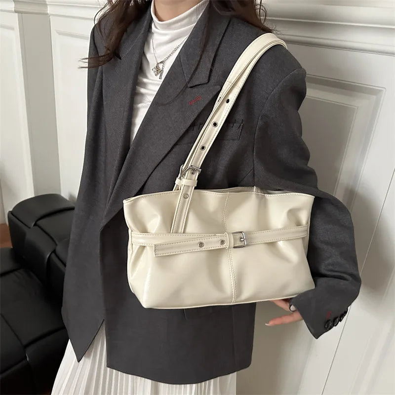 Numa Glossy Patent Tote