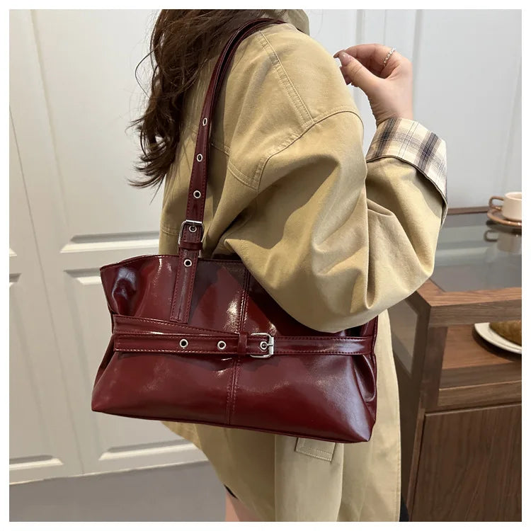 Numa Glossy Patent Tote
